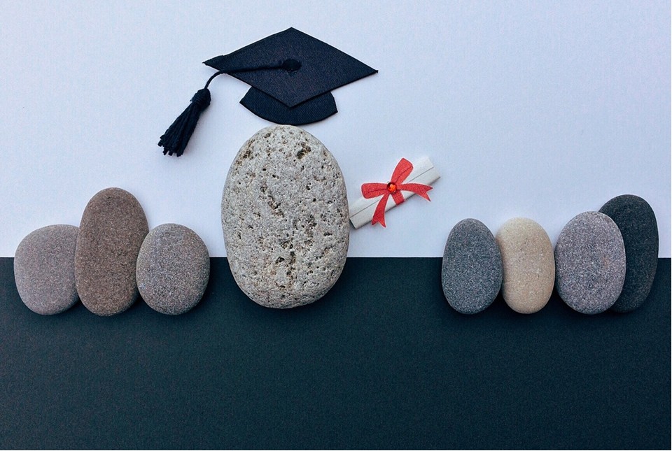 Ketika Gelar Tinggi Lahirkan Gengsi